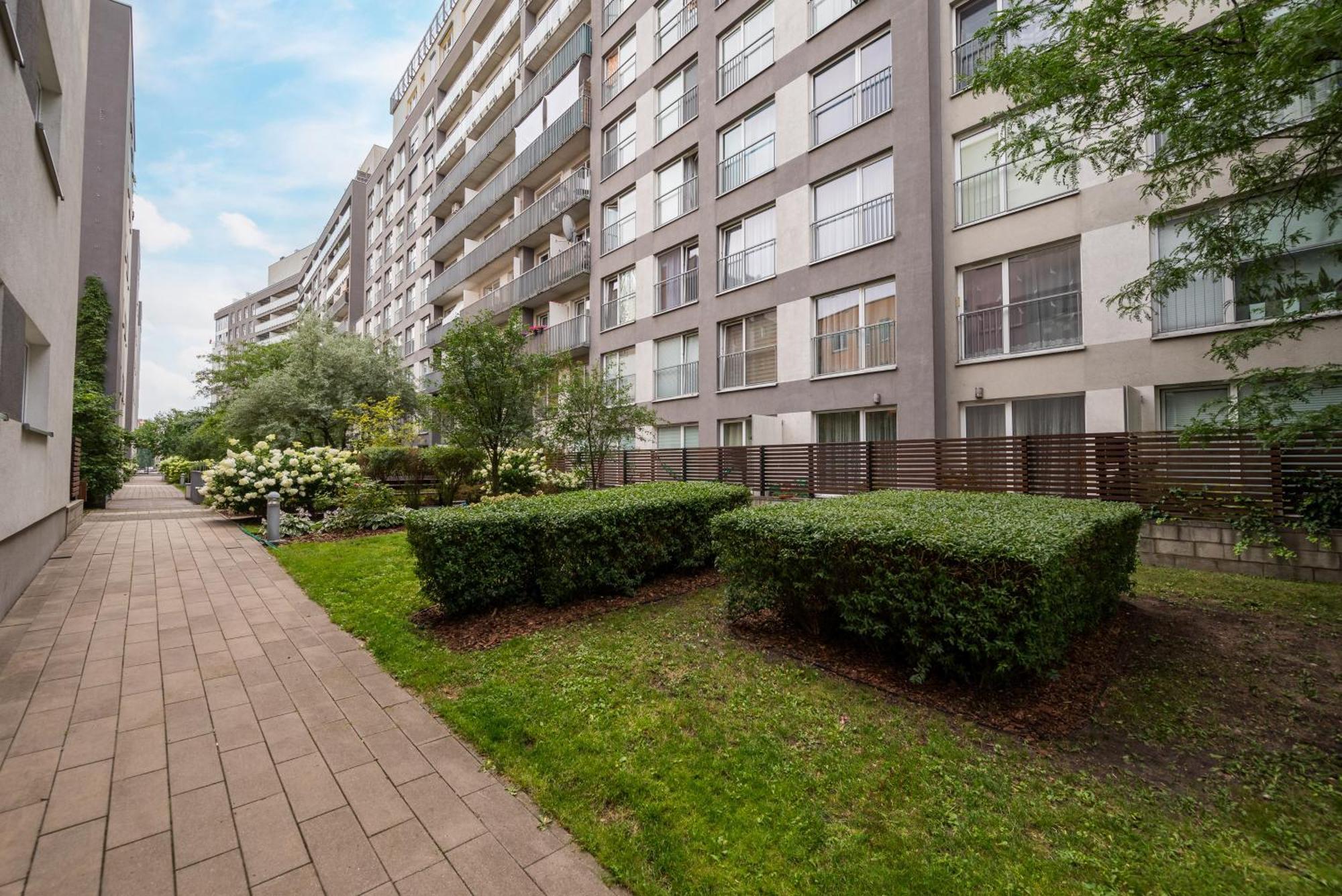 Metro Mlynow Comfy Apartment Warschau